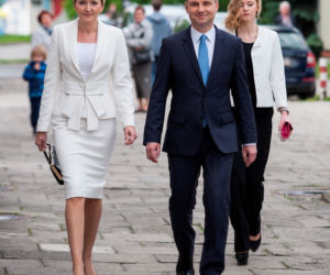PIERWSZĄ DAMĄ BĘDZIE ZA DARMO