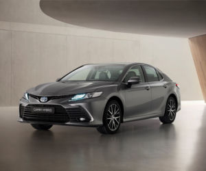 Toyota Camry Hybrid lifting 2021