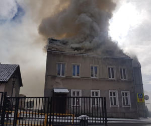 Ogromny pożar w centrum miasta. Akcja strażaków trwała ponad 10 godzin [ZDJĘCIA]