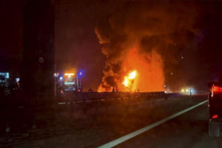 Łódzkie. Pożar samochodu ciężarowego na A2 [ZDJĘCIA].