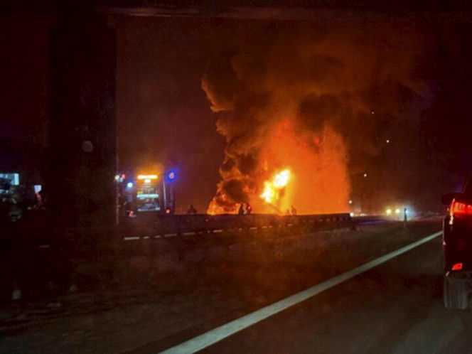 Łódzkie. Pożar samochodu ciężarowego na A2 [ZDJĘCIA].