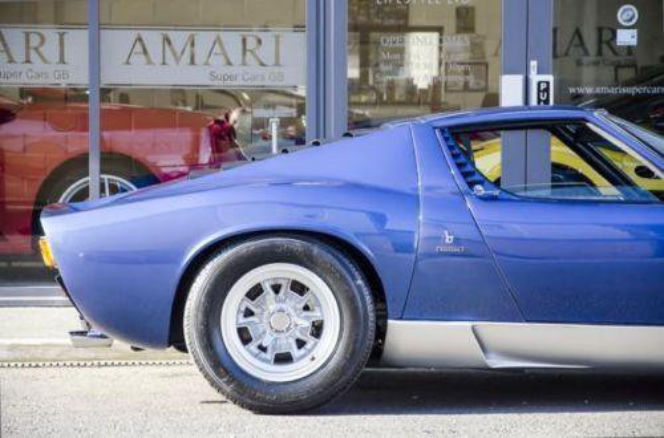 Lamborghini Miura SV Roda Stewarta