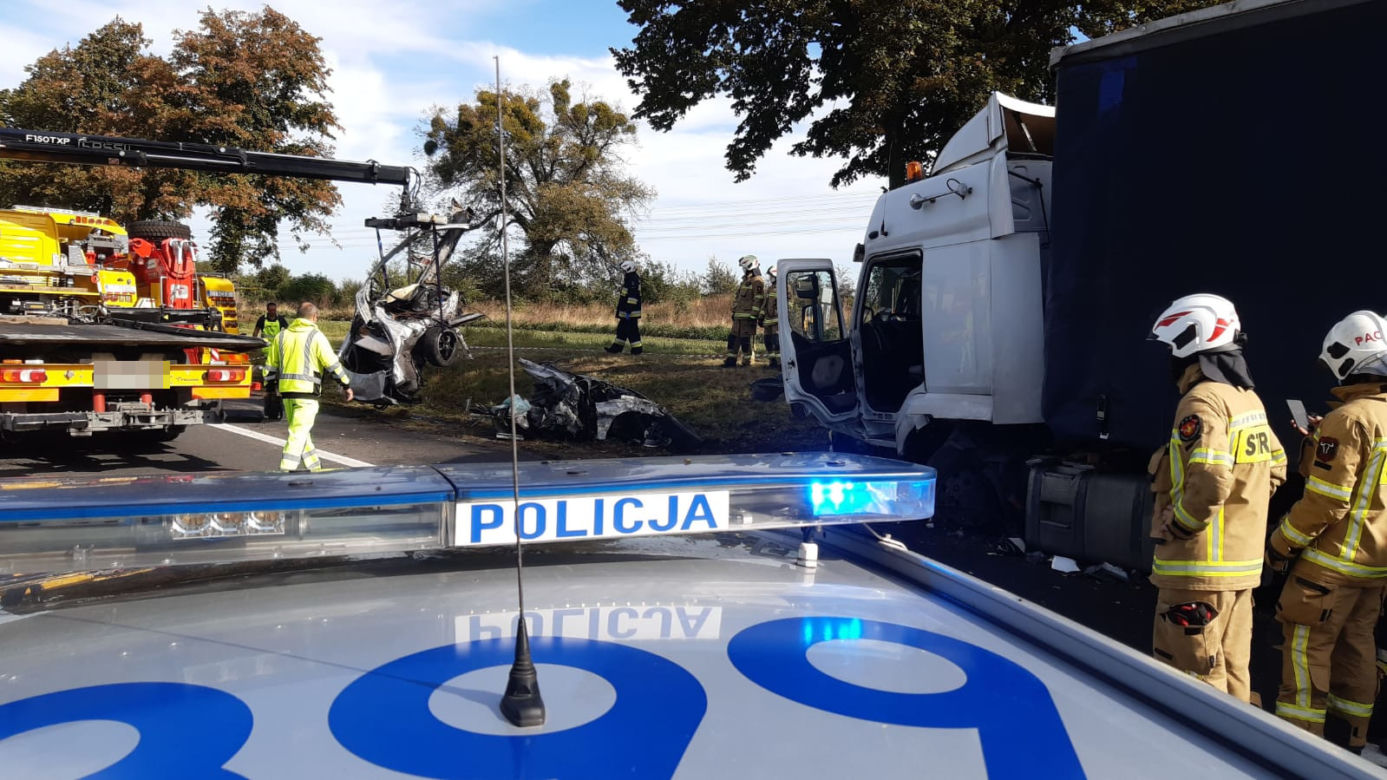 Tragiczny wypadek w Ostaszewie. Nagły manewr i straszna śmierć kierowcy