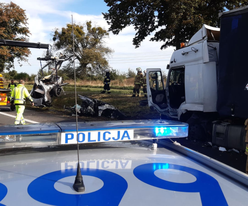 Tragiczny wypadek w Ostaszewie. Nagły manewr i straszna śmierć kierowcy