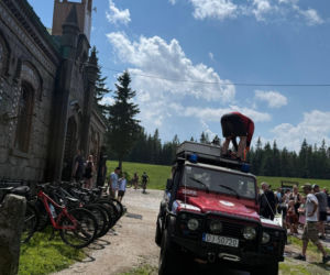 Piorun uderzył w rowerzystkę. GOPR pokazał, co zostało z jej kasku