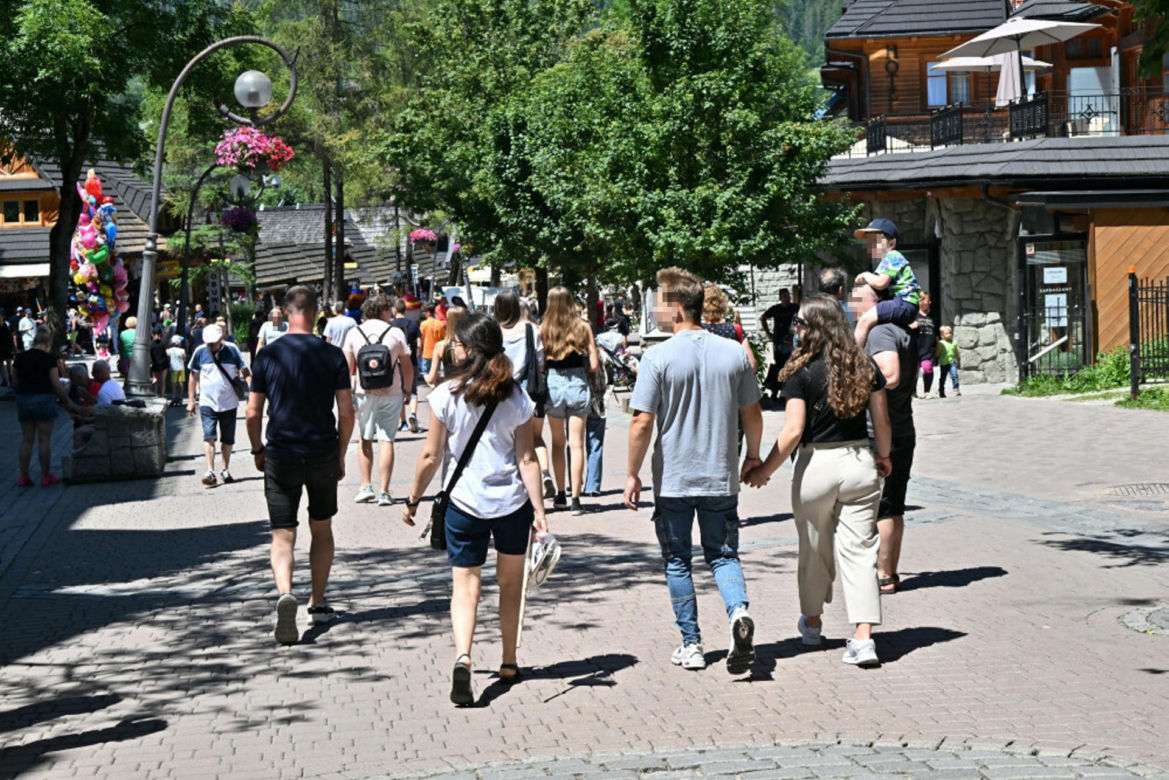 Arabowie pokochali Zakopane. Kelnerka zauważyła ciekawą rzecz. Zaskakujące!