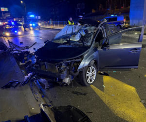 Koszmarny wypadek na Woli! Dwie osoby zakleszczone w aucie, jedna reanimowana [ZDJĘCIA]