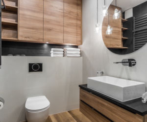 Uroda szlachetnych materiałów. Wyrafinowane mieszkanie w Gdańsku.