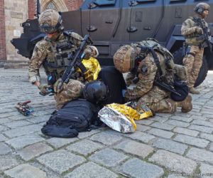 Brawurowa akcja kontrterrorystów na Ostrowie Tumskim. Odbijali zakładników z katedry 