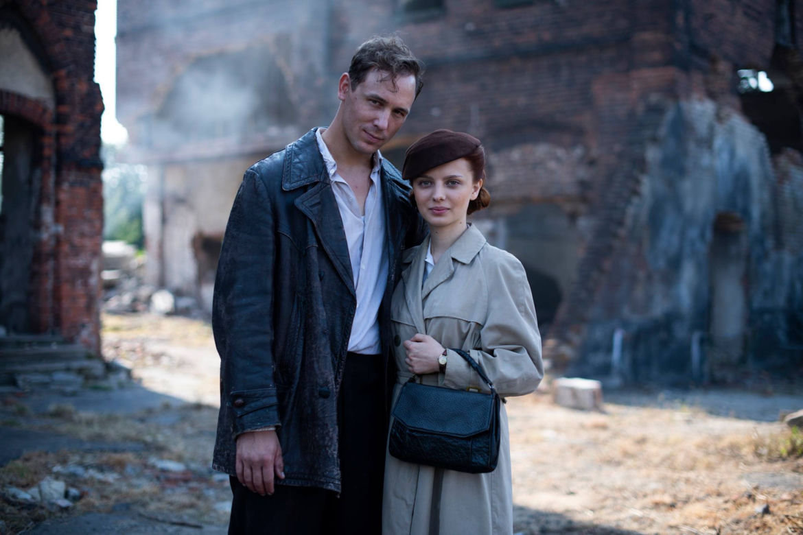 Stulecie Winnych 2 sezon. Michał Śniegocki (Stefan Pawłowski), Ania (Weronika Humaj)