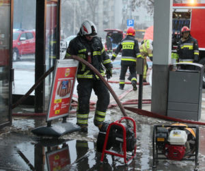Pożar Lidla na Bielanach. 20 jednostek straży na miejscu.