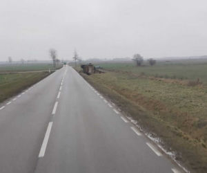 Trudne warunki drogowe w Podlaskiem. Uwaga, jest bardzo ślisko! [ZDJĘCIA]