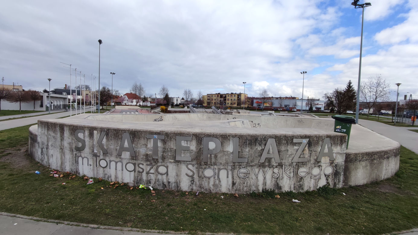 Skateplaza pęka