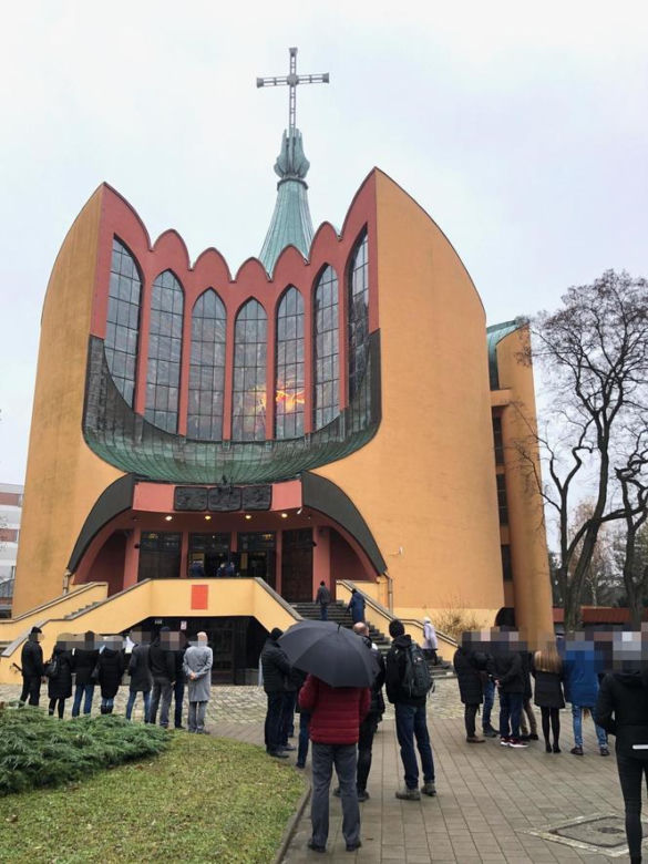 Przejmujące pogrzeby zamordowanych policjantów z Wrocławia. Tłumy żegnają funkcjonariuszy