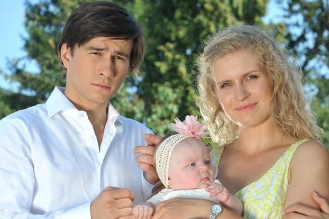 M jak miłość. Hania (Maja Marczak), Natalka (Marcjanna Lelek), Franek (Piotr Nerlewski)