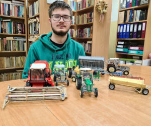 Tryńcza. Wojtek  tworzy modele maszyn rolniczych z PRL-u [Zdjęcia]