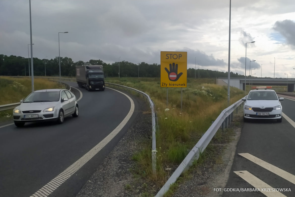 Uwaga kierowcy! NOWE OZNAKOWANIE na autostradach. Czego dotyczy? [ZDJĘCIA]