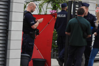 PILNE. Strzały w Raszynie! Kobieta zabita pod domem? Tragiczne doniesienia