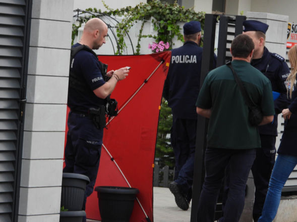 PILNE. Strzały w Raszynie! Kobieta zabita pod domem? Tragiczne doniesienia