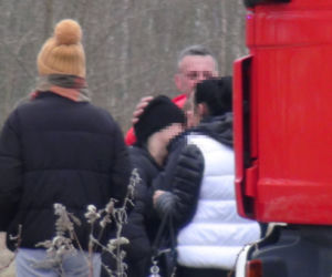 Tragedia pod Wołominem. Wypadła z drogi, rozbiła się na drzewie. 19-latka nie żyje
