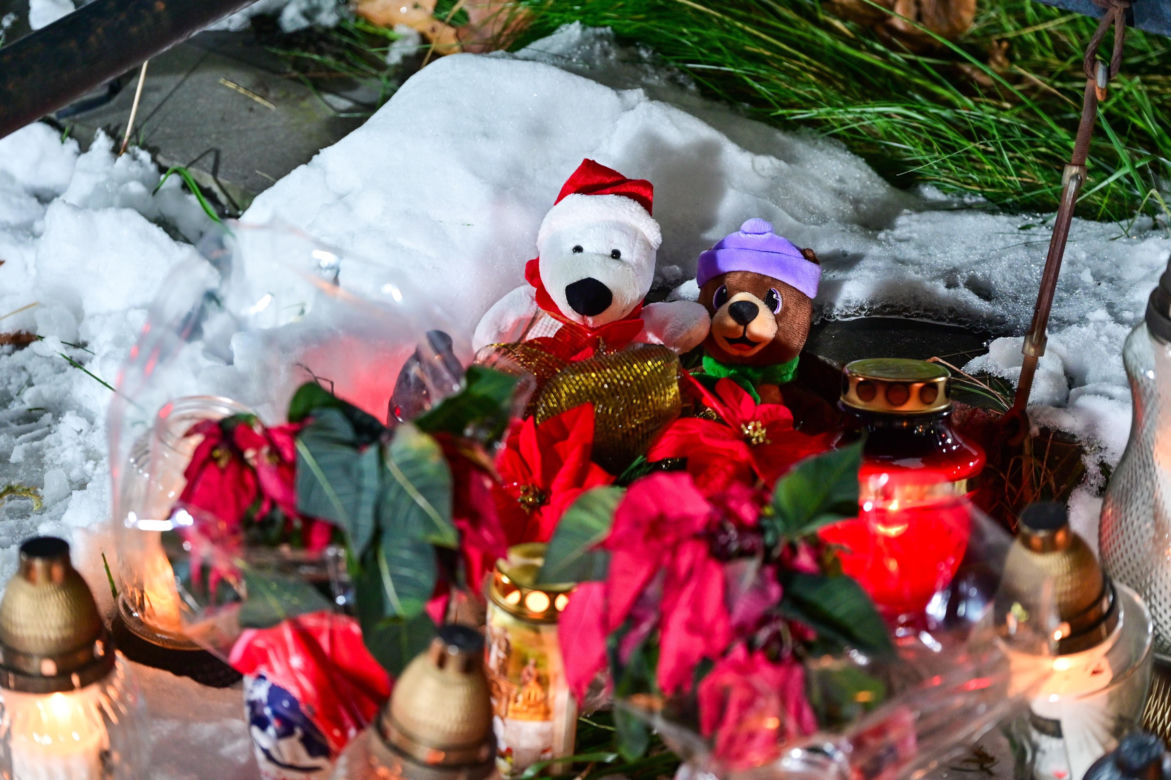 Andrychów. Znicze ku pamięci zmarłej 14-latki