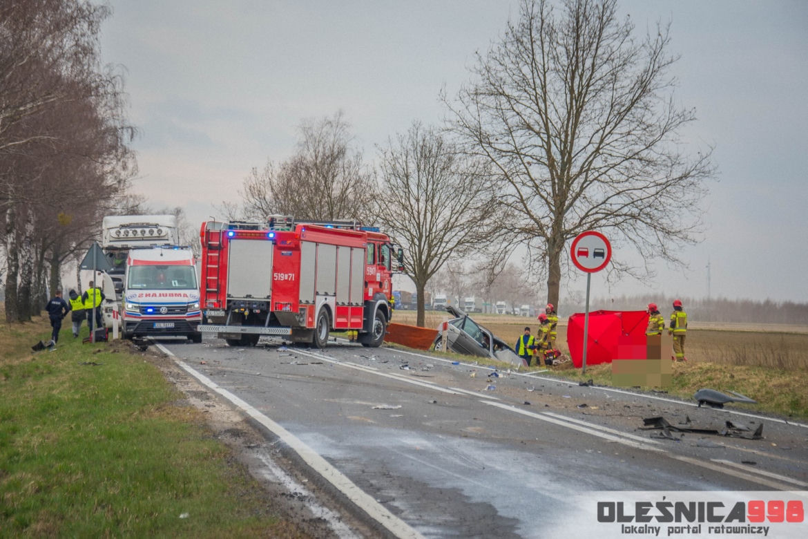 Straszny wypadek pod Wrocławiem. Młody kierowca nie żyje, 20-latka w stanie krytycznym