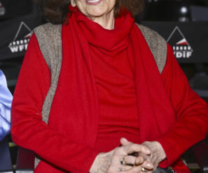 Markowska przytulała męża, Ostałowska zaskoczyła sylwetką, Ścibakówna błyszczała na premierze biografii Rewińskiego