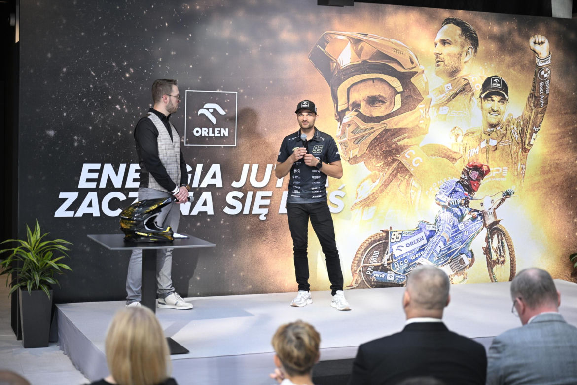 Bartosz Zmarzlik przekazał motocykl 11-letniemu Kubie