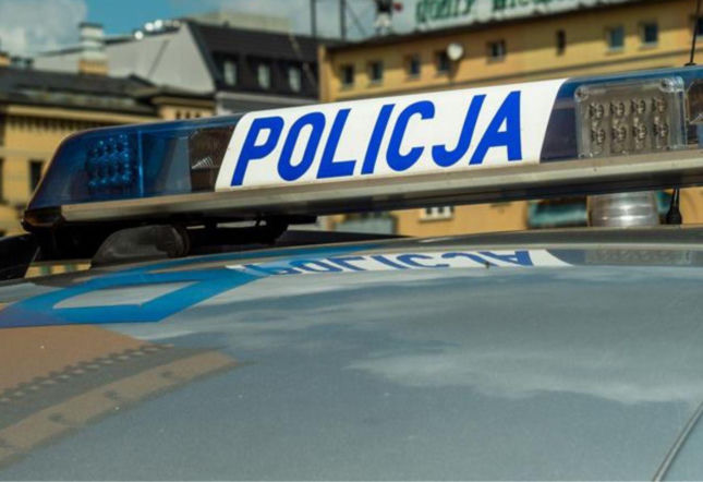Alarm bombowy w szkole w Warszawie. Dzieci uciekły do kościoła
