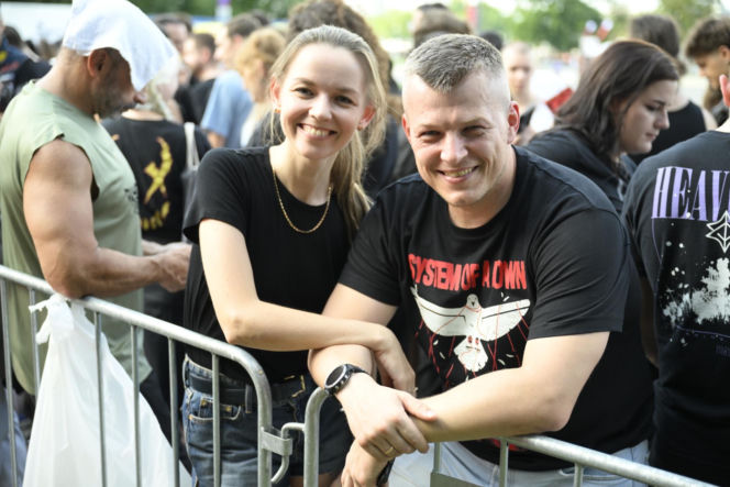 Fani i fanki czekają na System of a Down i Queens of the Stone Age! Zobacz zdjęcia spod PGE Narodowego