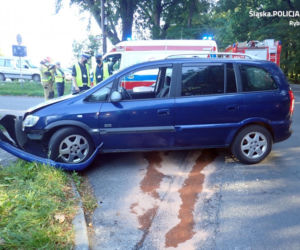 Groźny wypadek na skrzyżowaniu w Rybniku. Ranny 54-latek trafił do szpitala 