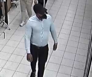 Kradzież plecaka we Włocławku! Rozpoznajesz te osoby? Zgłoś się na policję 