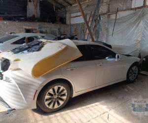 Funkcjonariusze z KPP Sokołów Podlaski zatrzymali na gorącym uczynku dwóch mężczyzn pracujących w dziupli samochodowej