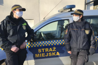 Chłopiec błąkał się ulicami Targówka. Nie wiedział jak trafić do babci. W akcji strażnicy i policja
