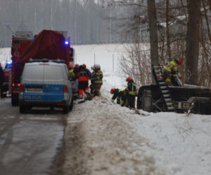Poważny wypadek na Warmii i Mazurach. Lód paraliżuje region