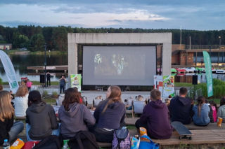 Kultowe hity, gwieździste niebo i darmowy popcorn. Kino w Porcie Lubianka