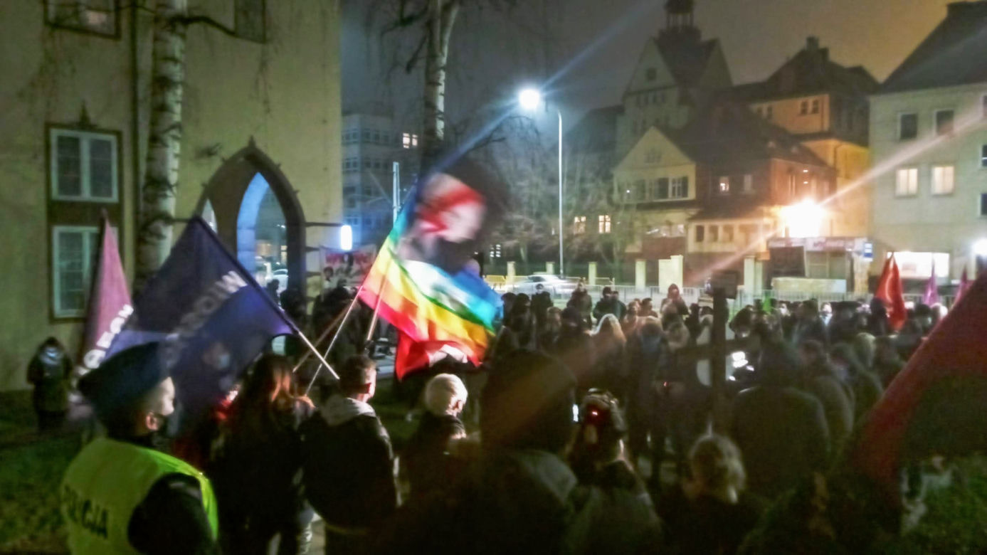 Strajk Kobiet w Szczecinie: Manifestacja pod siedzibą PiS - 27 stycznia 2021 r.