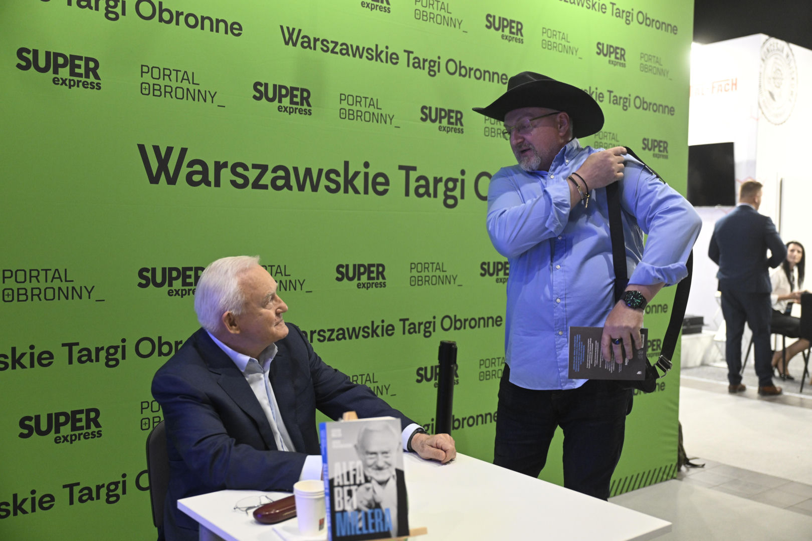 Były premier Leszek Miller na warszawskich Targach Obronnych