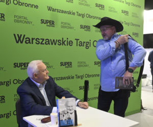 Były premier Leszek Miller na warszawskich Targach Obronnych
