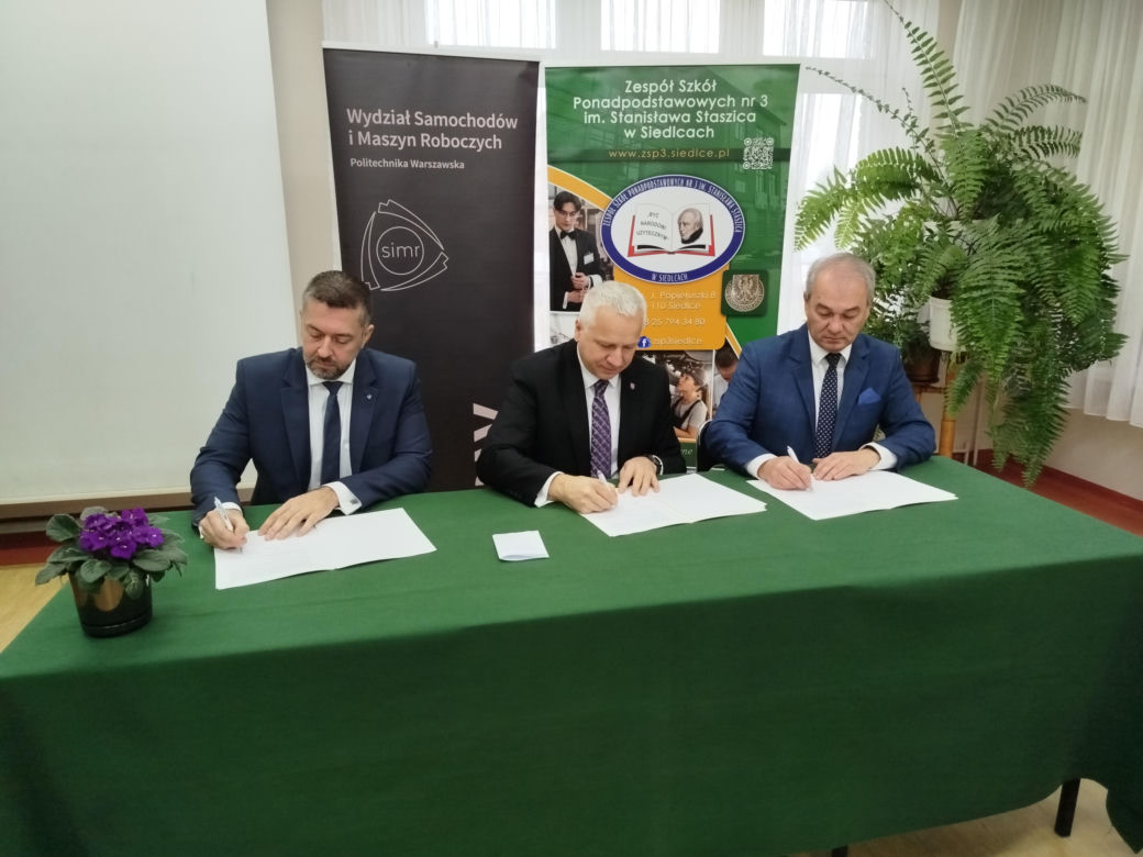 Skorzysta miasto, uczniowie i nauczyciele. Siedlecka „Samochodówka” podpisała umowę patronacką z Politechniką Warszawską