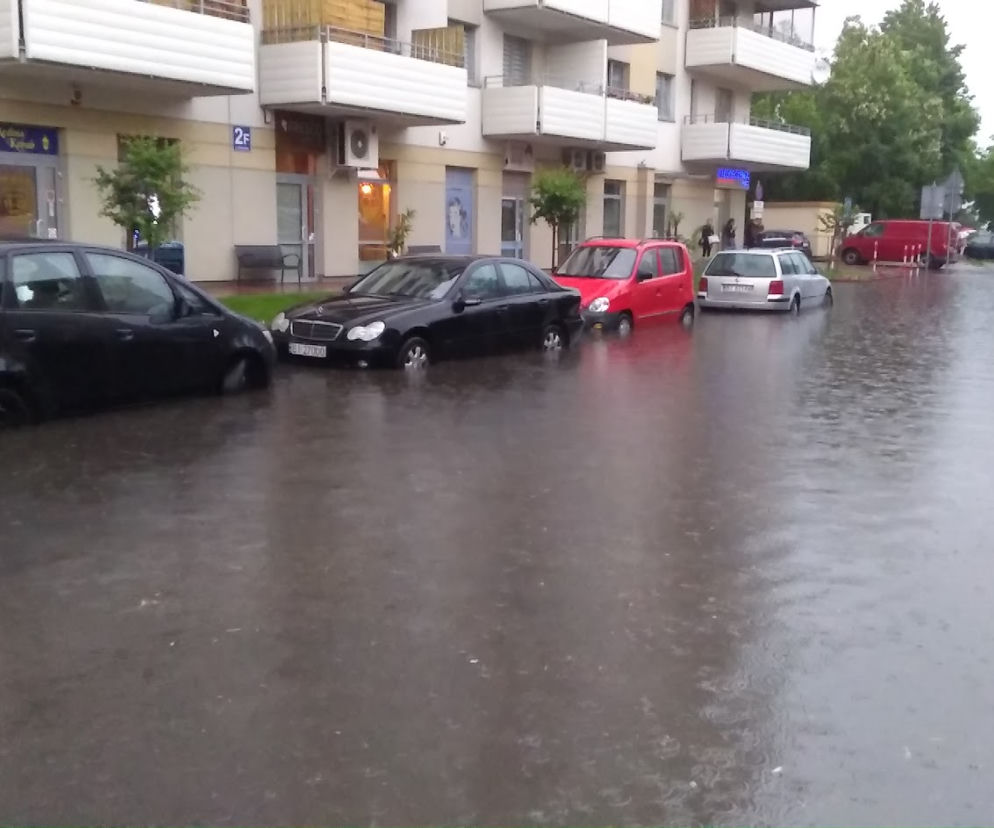 Powódź na ul. Zachodniej 15. Mieszkaniec: Ręce opadają