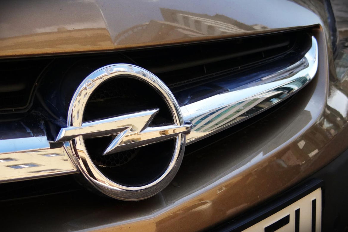 Opel Astra Sedan (Astra J)