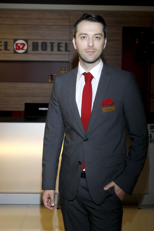 To był wielki hit Polsatu. Zobaczcie, jak po 16 latach zmieniły się gwiazdy serialu "Hotel 52"