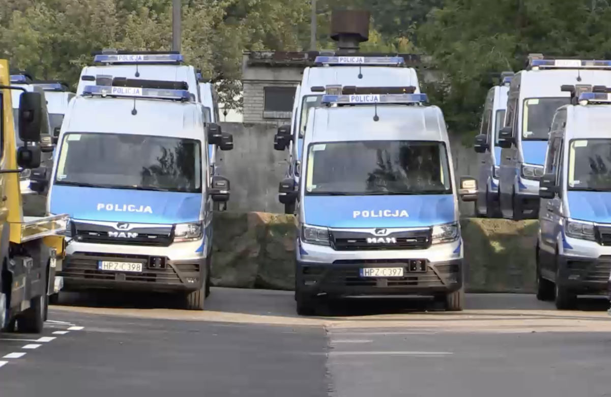 Policja odebrała 35 nowych radiowozów i 18 dronów
