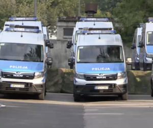 Policja odebrała 35 nowych radiowozów i 18 dronów