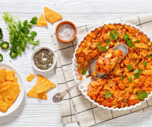 Kremowe, chrupiące i mega aromatyczne. Pieczone nachosy z dynią