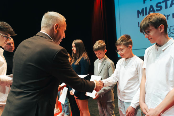 Najzdolniejsi uczniowie odebrali stypendia Prezydenta Miasta Siedlce