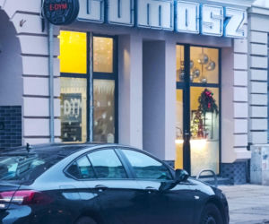 Neon Tomasz na ul. Rayskiego odzyskał dawny blask