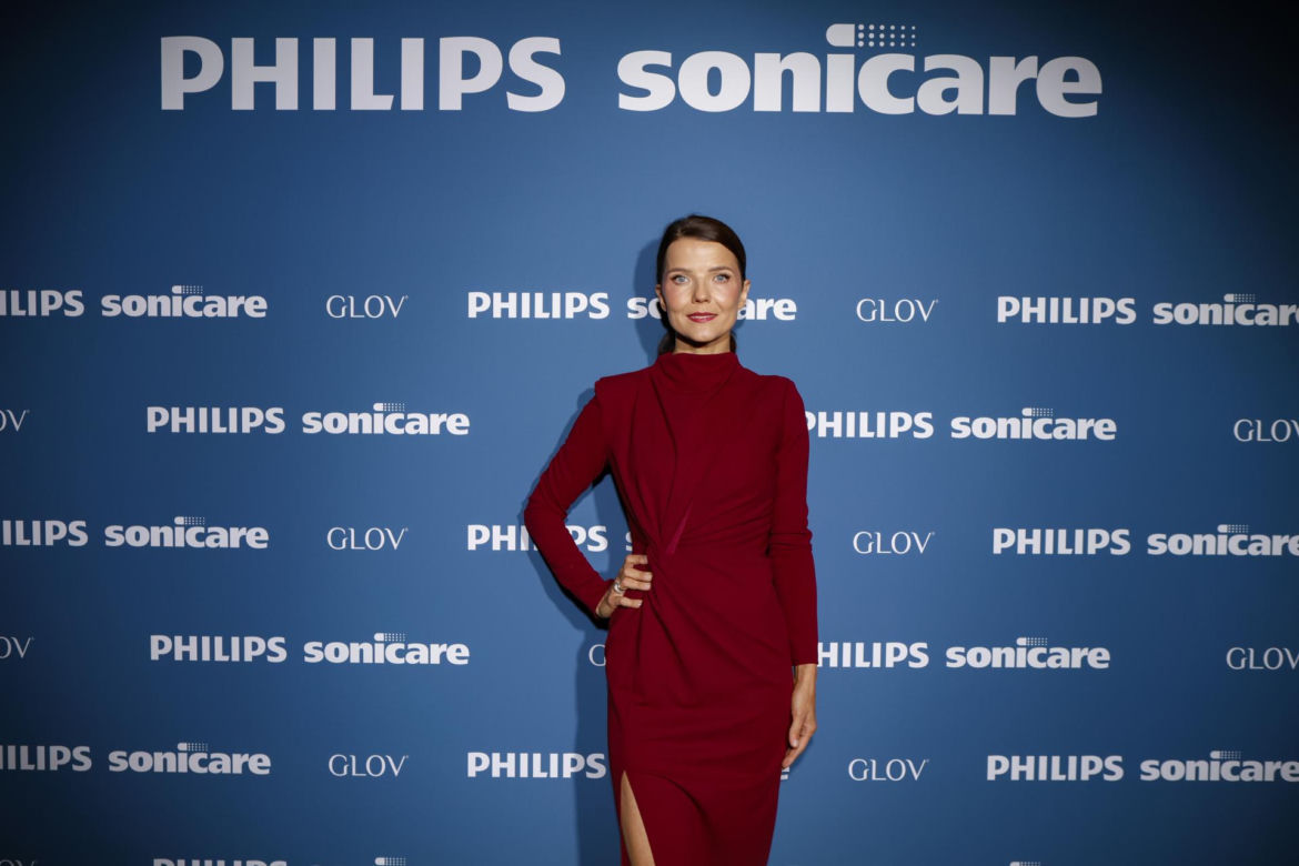 Gwiazdy odsłoniły zęby! Banasiuk, Boczarska i Zawadzka w eleganckim wydaniu