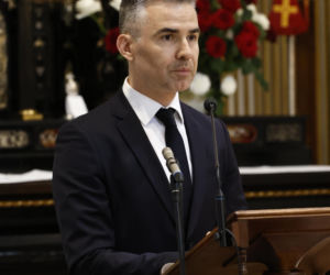 Monika Olejnik na pogrzebie senatora Piesiewicza. Towarzyszył jej ukochany